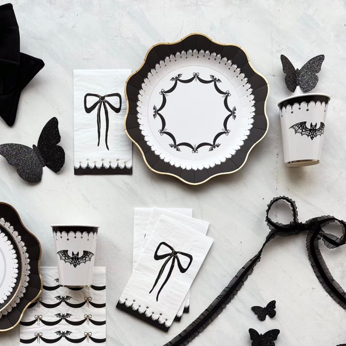 Bats &amp; Bows Halloween Plates - Stesha Party