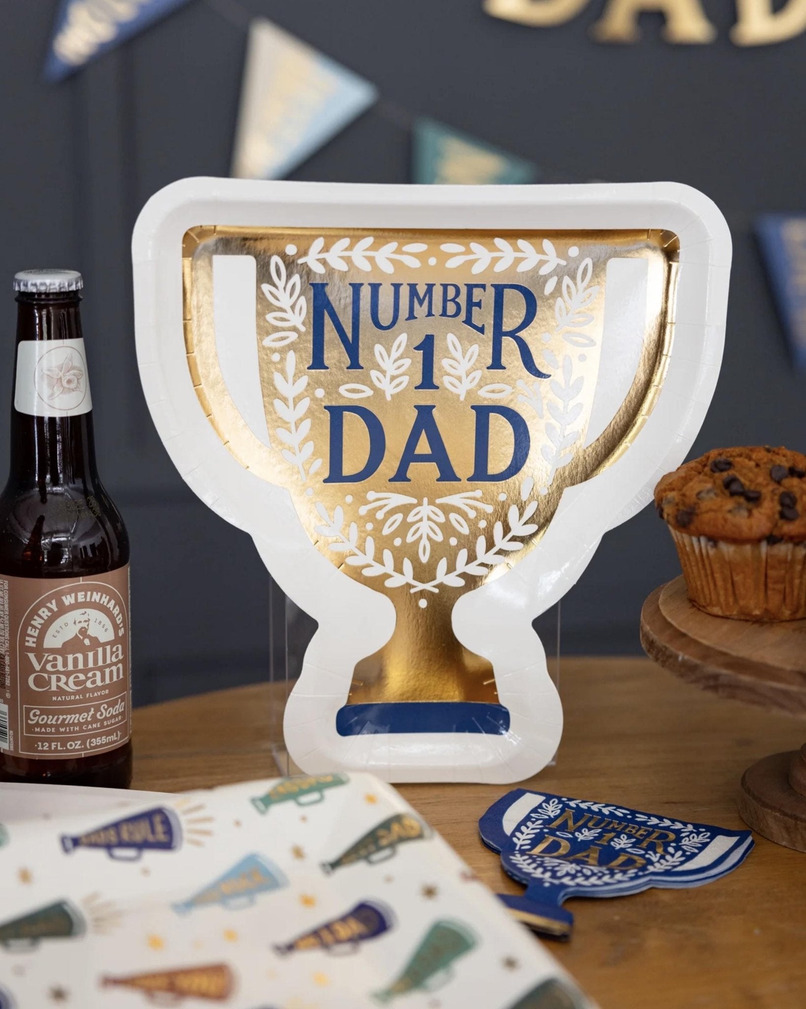 Number 1 Dad Trophy Paper Plates 8ct - Stesha Party