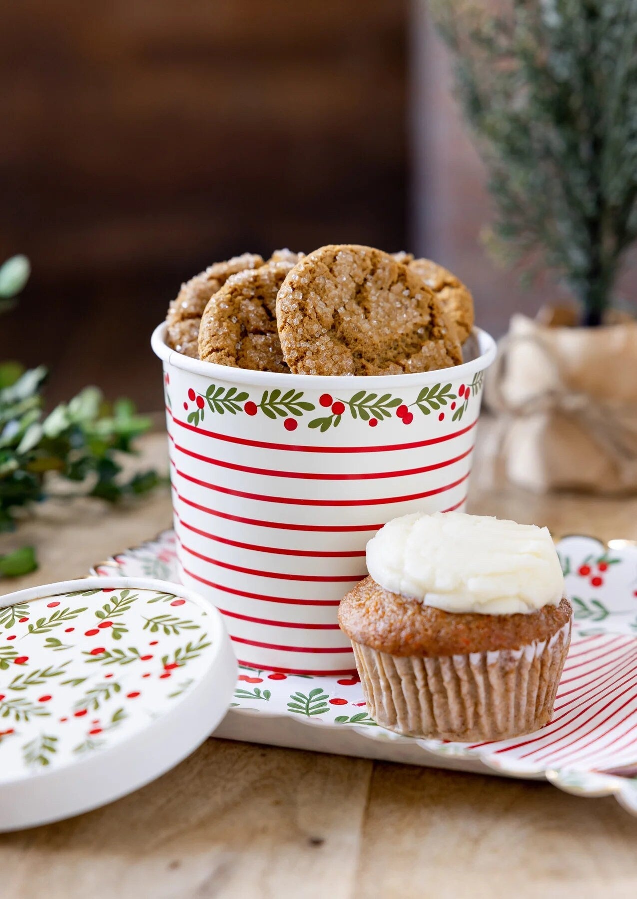 Scalloped Square Holly Plates - Stesha Party