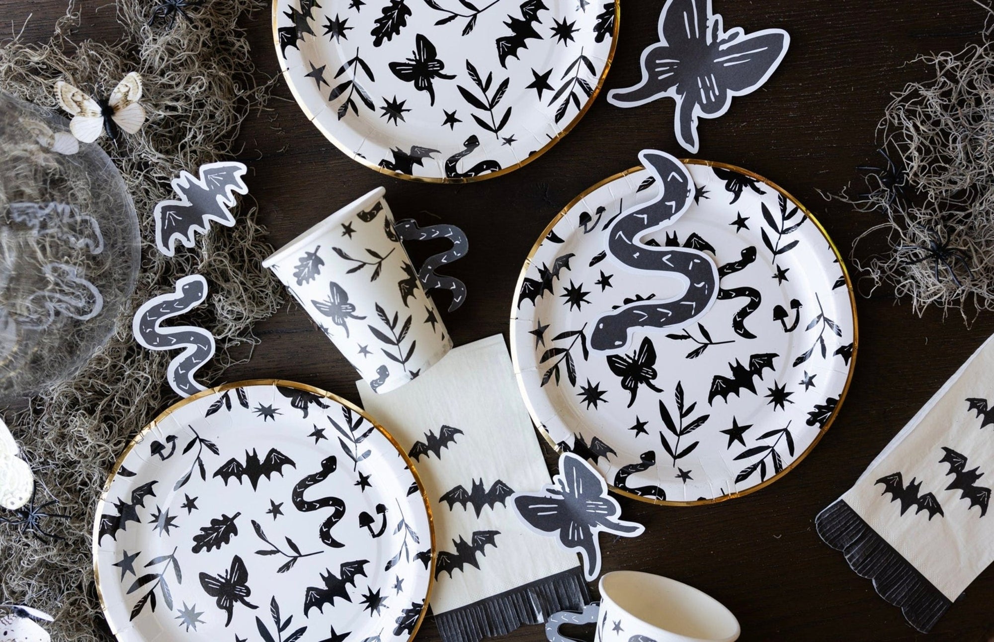 Spooky Snake Sketches Party Plates - Stesha Party