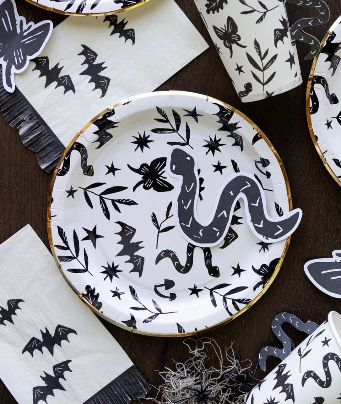 Spooky Snake Sketches Party Plates - Stesha Party