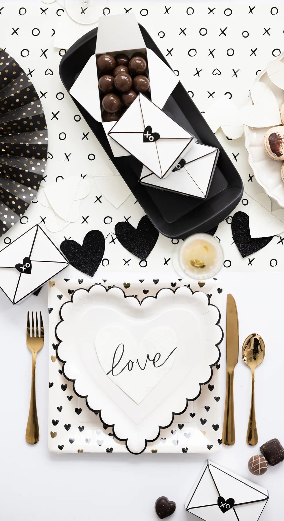 XOXO Table Runner - Stesha Party