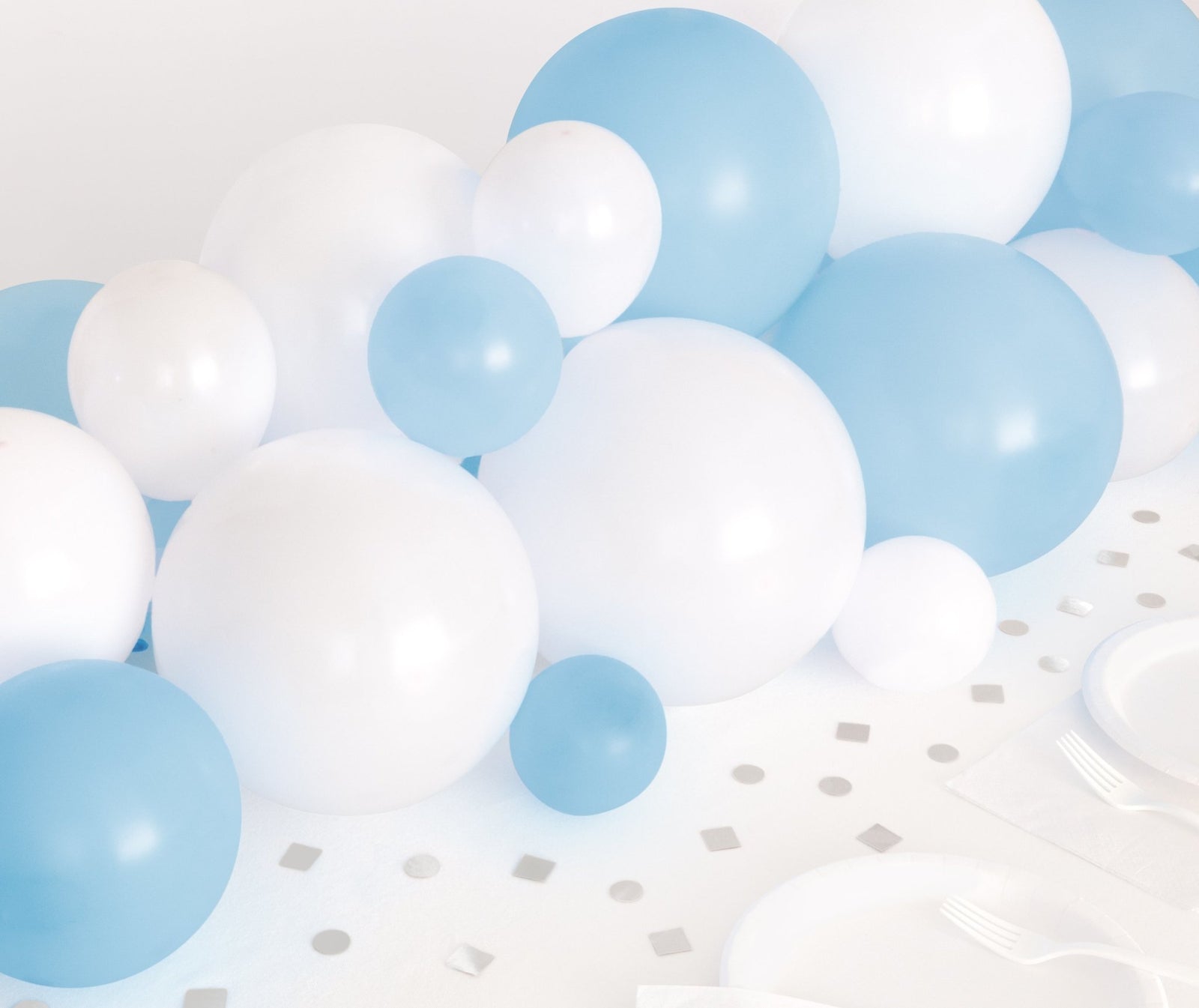 Blue & White Balloon Centerpiece & Confetti - Stesha Party