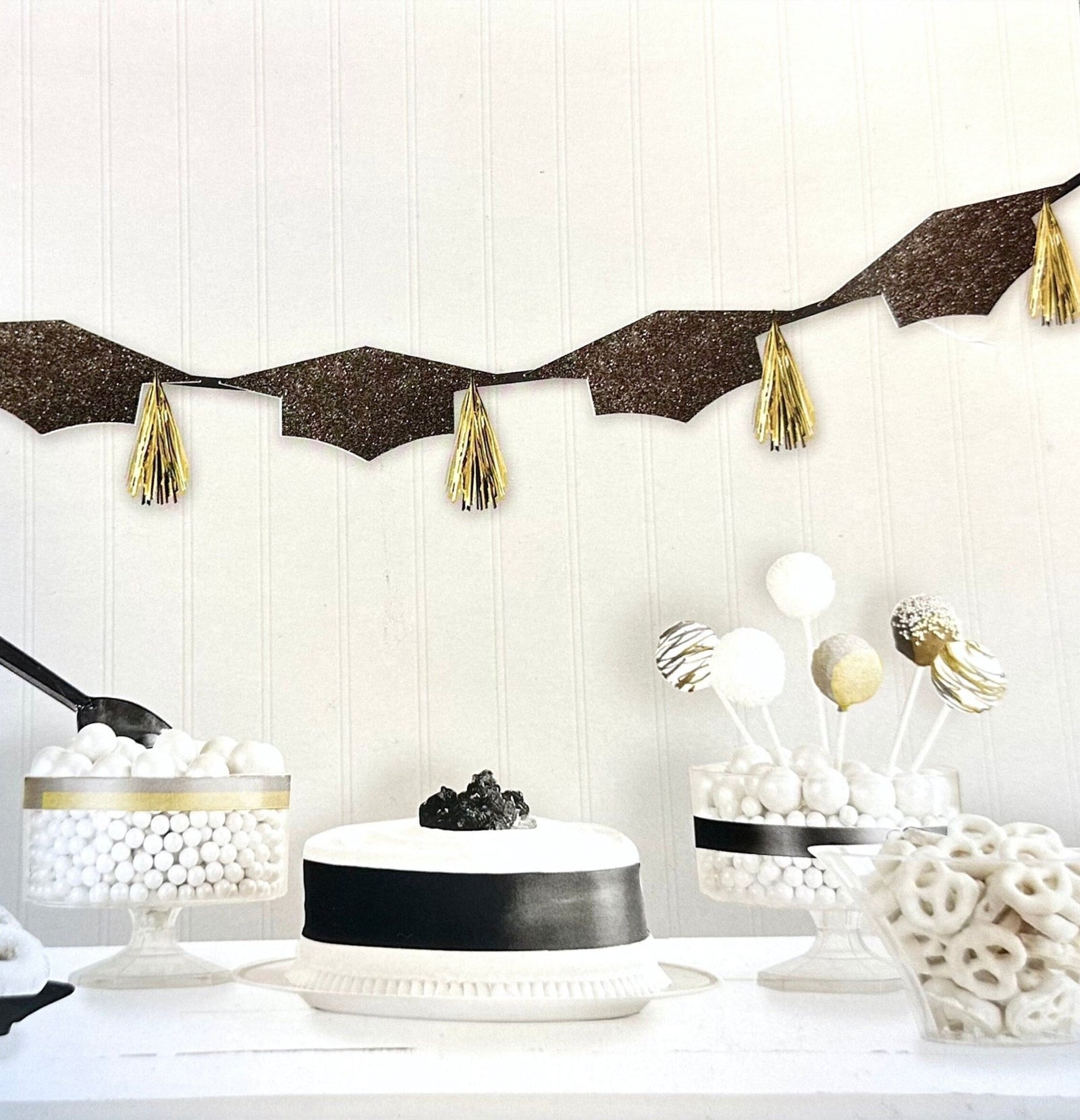 Graduation Cap Garland with Gold Tassels - Stesha Party