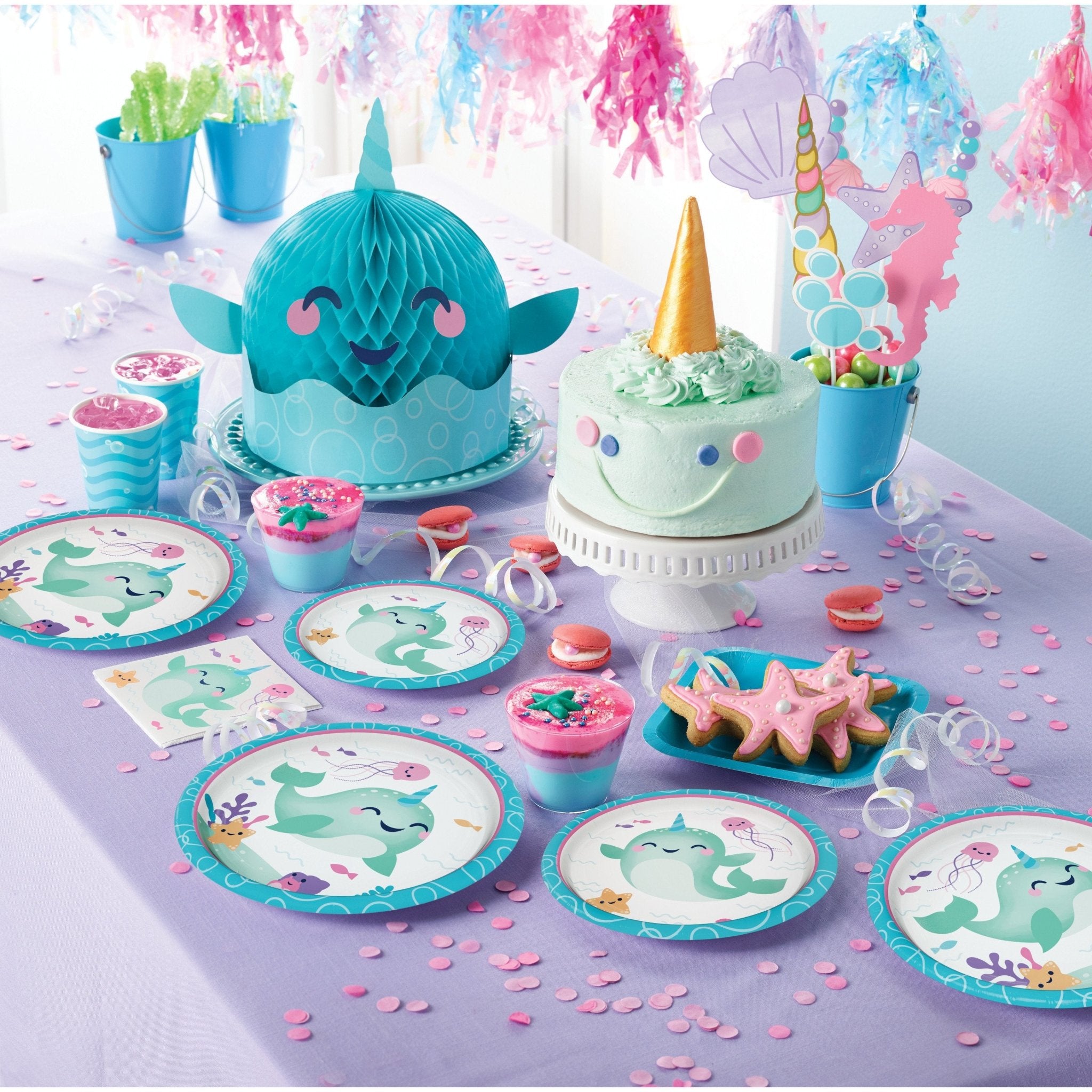 https://www.steshaparty.com/cdn/shop/products/narwhal-themed-party-plates-320858_5000x.jpg?v=1691027412