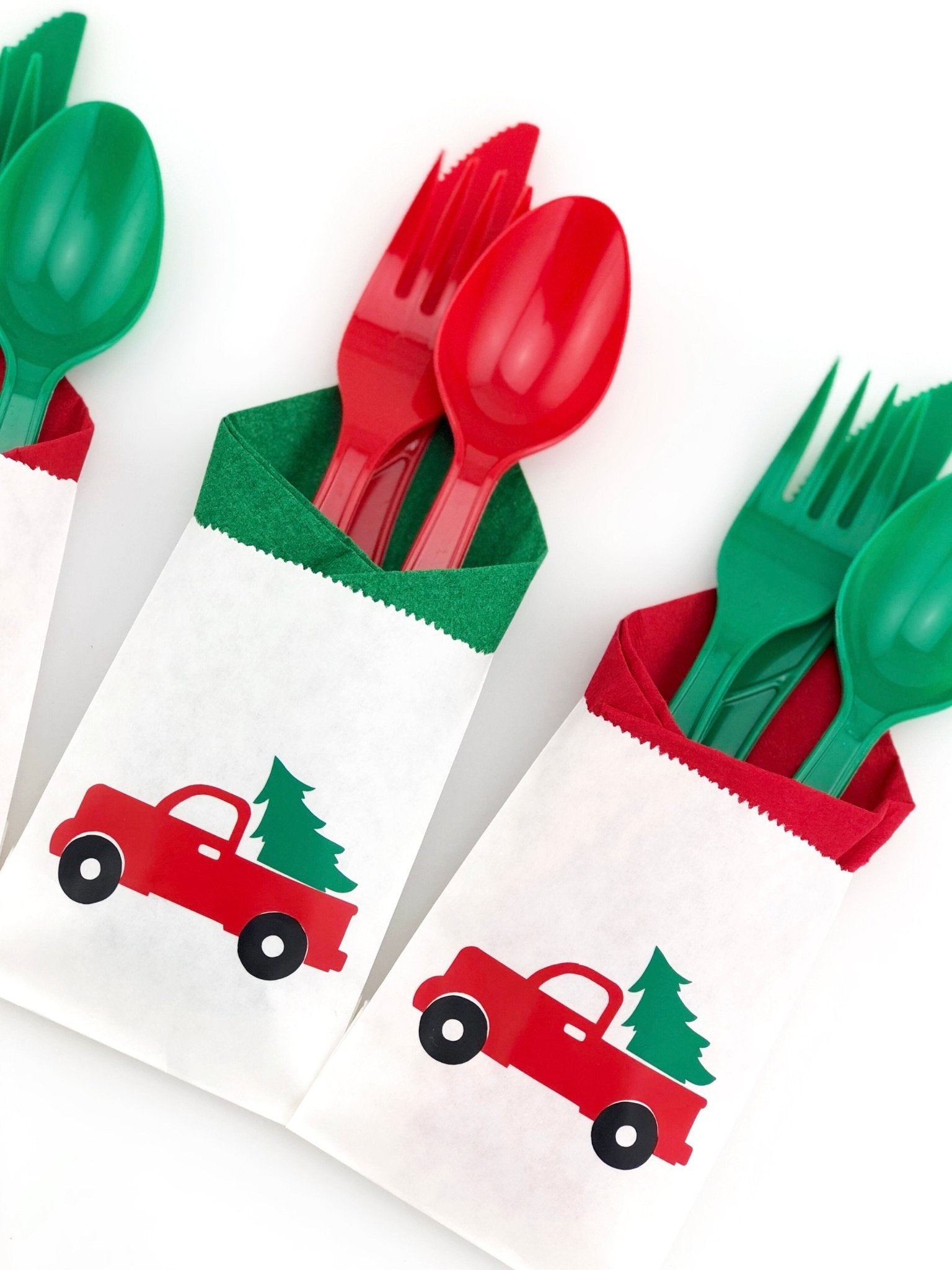 https://www.steshaparty.com/cdn/shop/products/red-truck-party-cutlery-bag-set-475805_5000x.jpg?v=1691027385